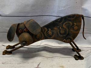 lot 23 image: Metal Dog Artwork 18 Long
