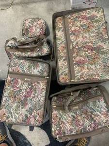 lot 27 image: Jaguar 5pc Luggage Set Stackable Plus Large Black Bag