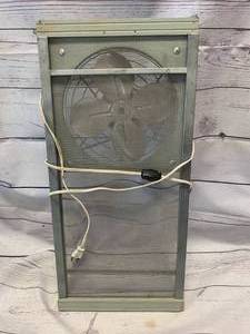 lot 46 image: Antique Screen Fan 10 14 x 22