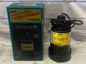 lot 60 image: Simer Geyser II Utility Pump