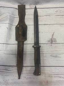 lot 61 image: Vintage Military Bayonet 15 S198 Dagger