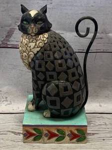 lot 107 image: Jim Shore Heartwood Lucky Black Cat