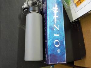 Buzio 40 oz Water bottle with Straw...