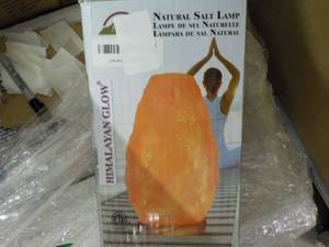 Himalayan Glow Salt Lamp needs bul...