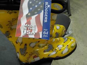 Womens Rain Boots guessing size 7...