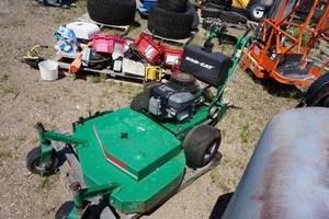 lot 25 image: Ransomes Bobcat Model 93001 Walk Behind Commercial Lawn Mower