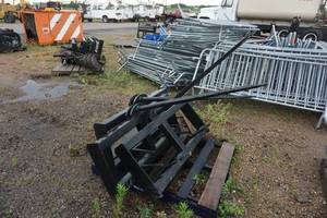 lot 16 image: Brand New Universal Mount Bobcat Skid Loader Skid Steer Bale Handling ForkSpear Attachment