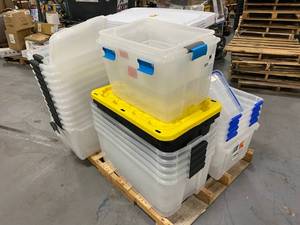 Pallet of approximately 30 various sized plastic totes