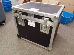 lot 151 image: Wilson Case Padded Rolling Road Case with Pull Strap