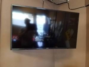 lot 190 image: Samsung 40in. Flat Screen TV with Wall Mount, Stand and Remote Control