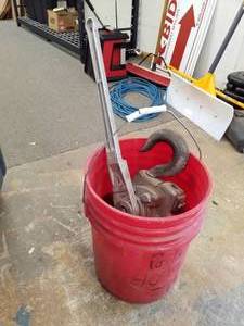 lot 174 image: 4-12 Ton Chain Lift