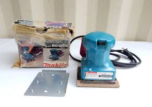 lot 12 image: Makita Finishing Sander