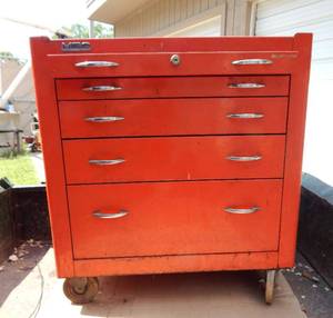 lot 19 image: MBC Metal Box and Cabinet Corp 5 Drawer Tool Chest with Tools