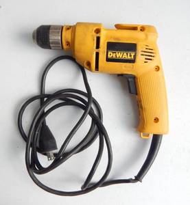 lot 18 image: DeWalt 38 Inch VSR Drill
