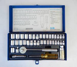 lot 35 image: Great Neck 14 Inch and 38 Inch Drive Socket Wrench Set