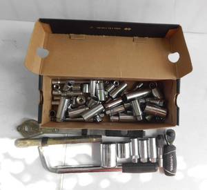 lot 40 image: Lot of Sockets, Ratchets and a Breaker Bar