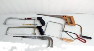 lot 41 image: Lot of Handsaws
