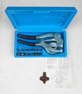 lot 69 image: Roper Whitney No. 5 Jr Hand Punch Tool