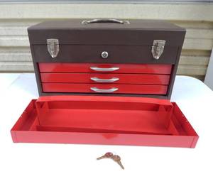 lot 73 image: Vintage Locking 3 Drawer Metal Tool Box With Keys