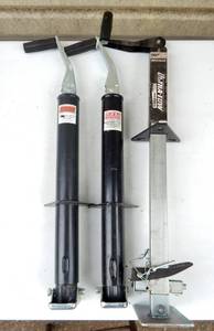 lot 44 image: Lot of 3 Trailer Jacks