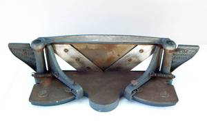 lot 80 image: Vintage Lion Universal Cutter No. 4 Miter Trimmer Cutter