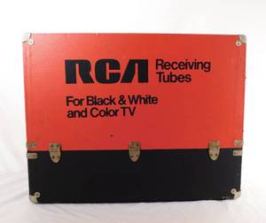 lot 142 image: Vintage RCA Receiving Tubes TV Radio Repairmans Case