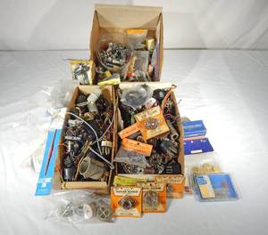 lot 177 image: Lot of Vintage Electronic Components