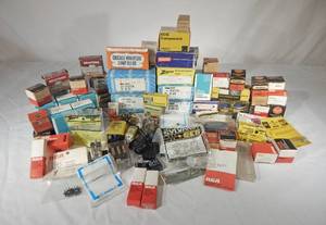 lot 178 image: Large Lot of Vintage Electronic Components