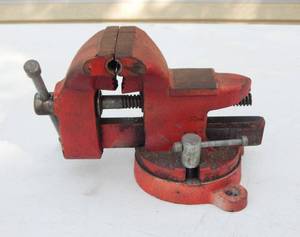 lot 204 image: Vintage Bench Vise