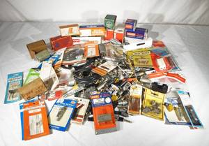 lot 180 image: Large Lot of Vintage Electronic Components