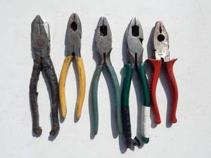 lot 211 image: Lot of Linemans Heavy Duty Cutting Pliers