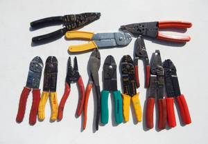 lot 218 image: Large Lot of Wire Strippers