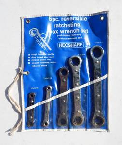 lot 226 image: 5 Piece Hecsharp Reversible Ratcheting Box Wrench Set