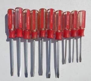 lot 234 image: Lot of Craftsman Standard Flat Head Slotted Screwdrivers