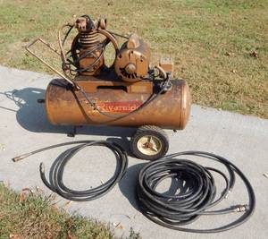 lot 79 image: Vintage Montgomery Ward Riverside Air Compressor With Hoses