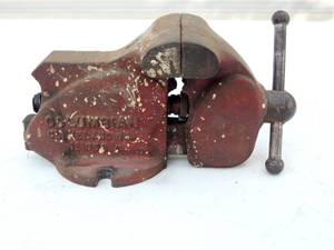 lot 206 image: Vintage Columbian Penny Pincher Bench Vise