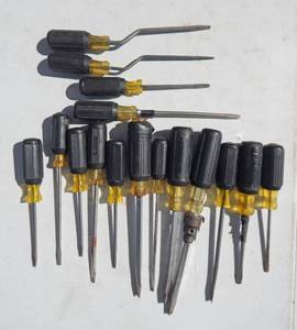 lot 236 image: Lot of Standard Flat Head Slotted Screwdrivers