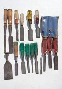 lot 252 image: Lot of Wood Chisels