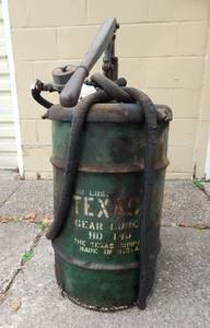 lot 138 image: Vintage Texaco Oil Barrel with Pump