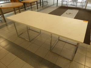 lot 4 image: 78 x 36 x 36 Table