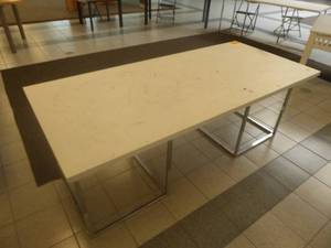 lot 5 image: 78 x 36 x 36 Table