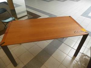 lot 8 image: 60 x 30 x 30 Table