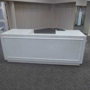 lot 31 image: 36 x 92 x 32 Rolling Workstation