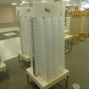 lot 101 image: 69 x 27 x 25 Glasses Display Rack