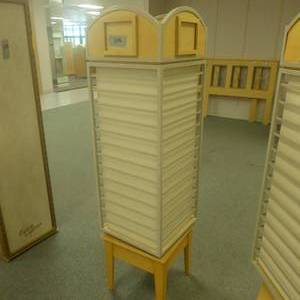 lot 105 image: 56 x 18 x 18 Spinning JewelryEarring Display
