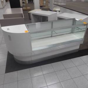 lot 119 image: 39 x 90 x 22 Display Case