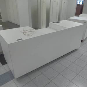 lot 126 image: 37 x 92 x 32 Rolling Service Desk
