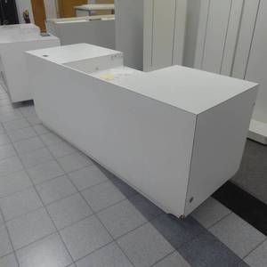 lot 127 image: 37 x 92 x 32 Rolling Service Desk