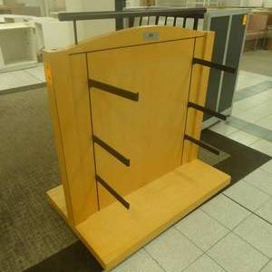 lot 140 image: 59 x 53 x 34 Rolling Display