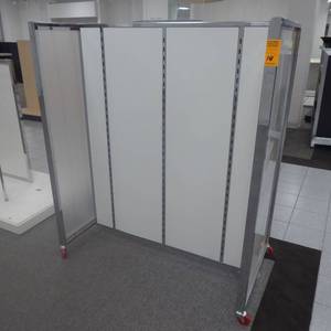 lot 141 image: 56 x 56 x 30 Rolling Display
